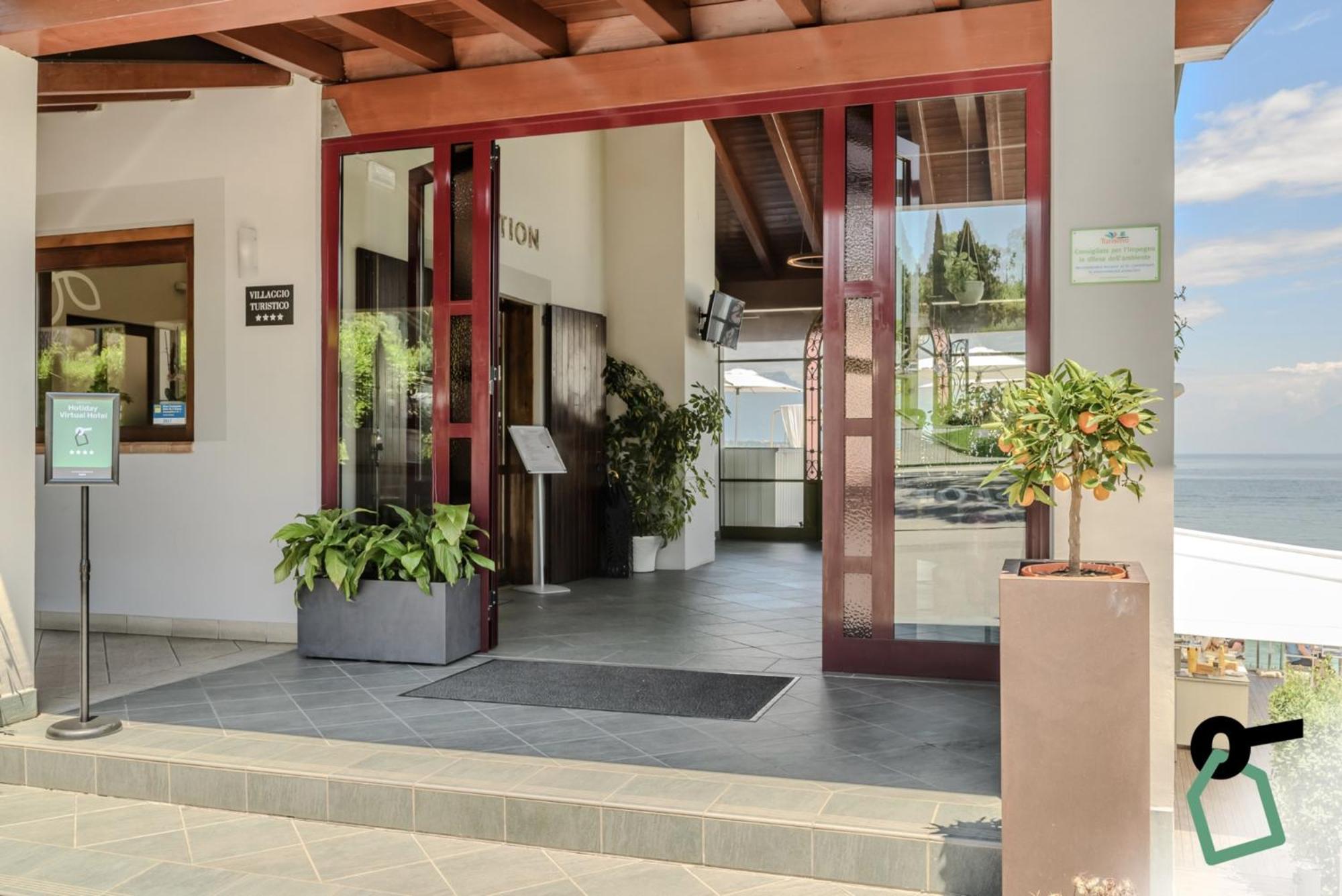 Hotiday Apartment Collection - Desenzano Desenzano del Garda Exterior photo