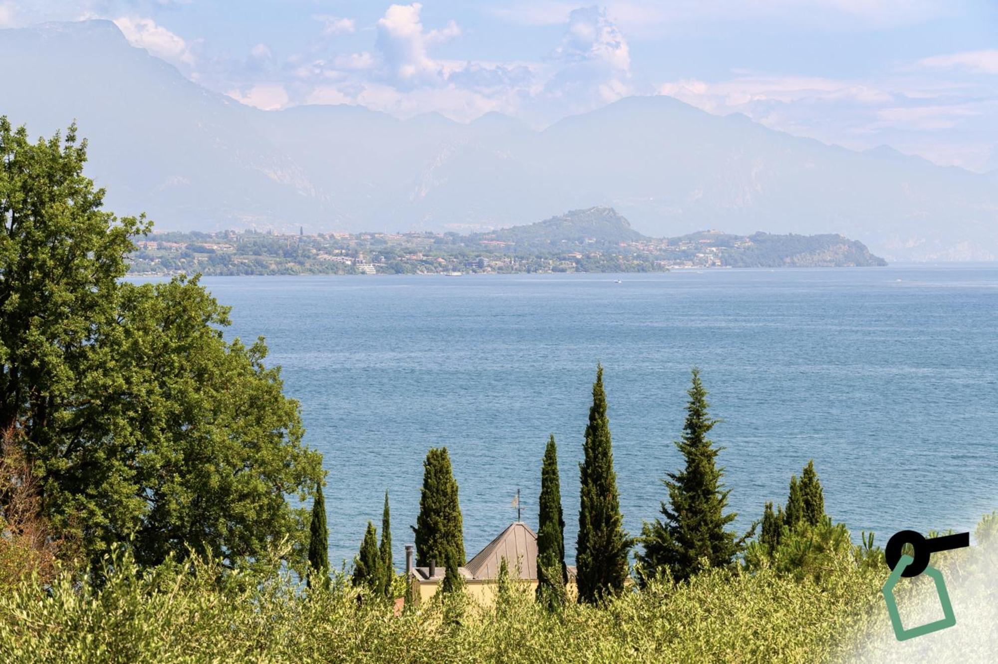 Hotiday Apartment Collection - Desenzano Desenzano del Garda Exterior photo